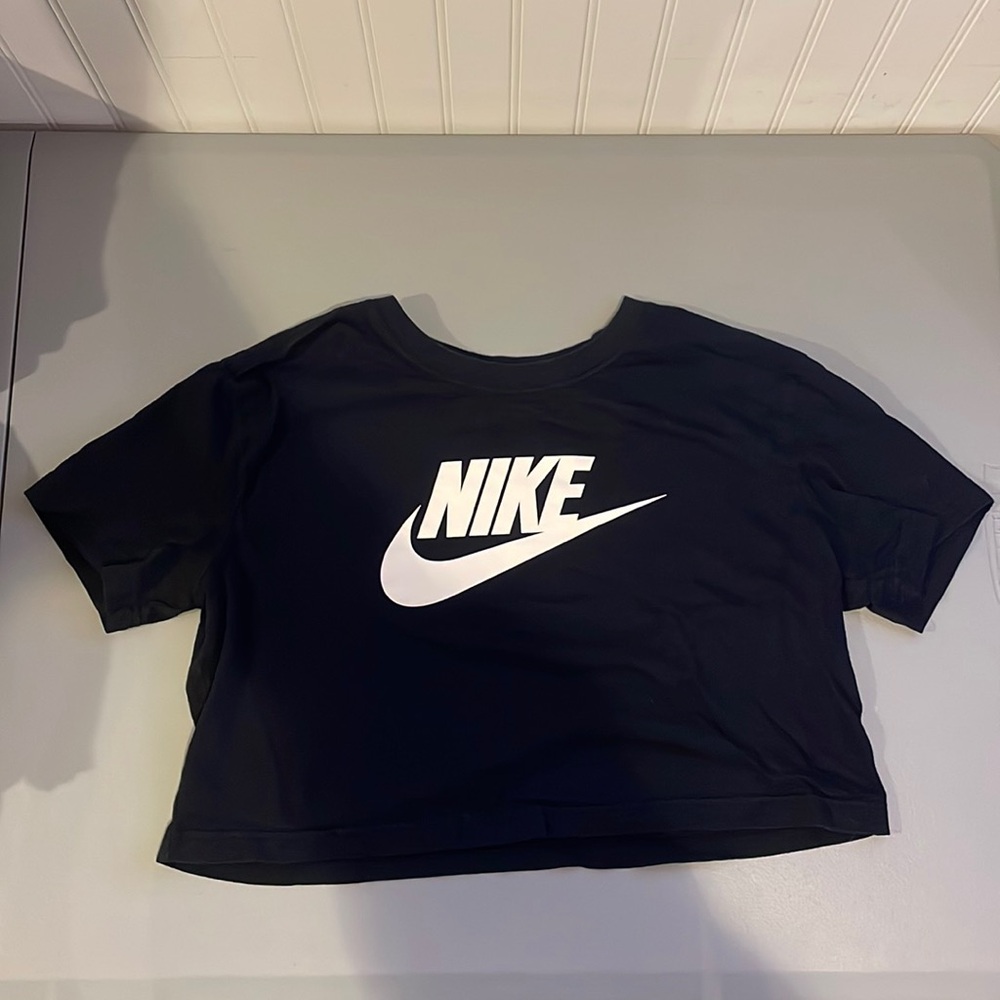 Nike crop top shirt